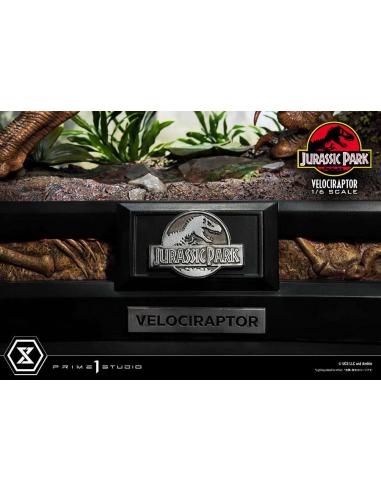 JURASSIC PARK VELOCIRAPTOR ATTACK STATUE