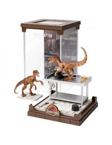 JURASSIC PARK VELOCIRAPTOR DIORAMA