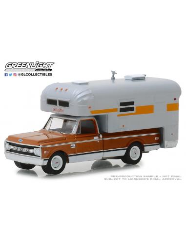 Chevrolet C10 Cheyenne Camper(1970) Greenlight 1/64