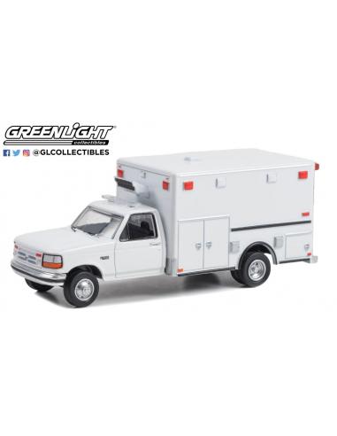 Ford F-350 Ambulance First Responders Greenlight 67061 escala 1/64