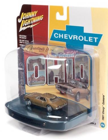 Chevrolet Camaro Gold con Gold Interior incl. Collectible Tin Display Johnny Lightning Jldr012 escala 1/64