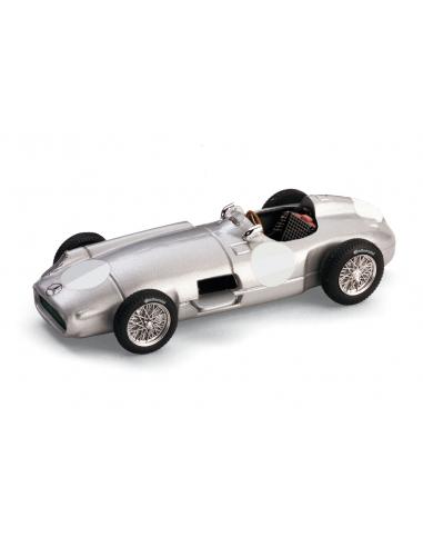 Mercedes W196 "Celebración temporada F1 Unterturkheim" Stuttgart (1955) Brumm R072B escala 1/43