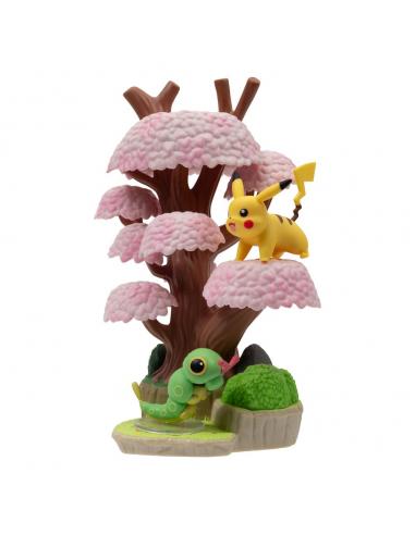Jazwares Pokémon Environment Set Figuras Shoreside Bosque de primavera & Caterpie & Pikachu 5 cm