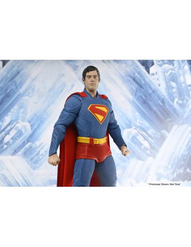Figura de Superman 2025 a escala 1/4