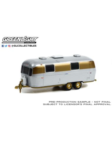 Coche de metal en miniatura Caravana Airstream Double-Axle Land Yacht Safari Custom (1972) Greenlight 1/64