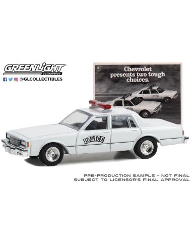Coche de metal en miniatura Chevrolet Impala 9C1 Police "Vintage Ad Cars Series 9" (1980) Greenlight 39130-E escala 1/64