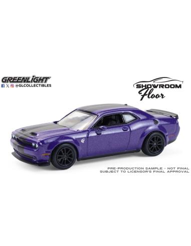 Coche de metal en miniatura Dodge Challenger SRT Hellcat Jailbreak - Plum Crazy Showroom Floor Series 7 Greenlight 1/64