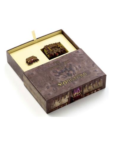 The Carat Shop Harry Potter: Monster Book Llavero y Insignia con alfiler Set de regalo